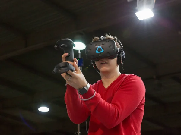 Realidad virtual Nomi Vive juego, Kiev Plug-in Ucrania 2017 Exposición . — Foto de Stock