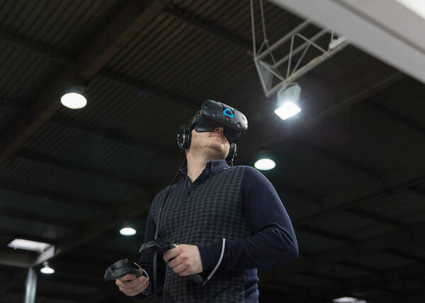 Игра в виртуальную реальность на выставке "Kiev Plug-in Ukraine 2017"
.