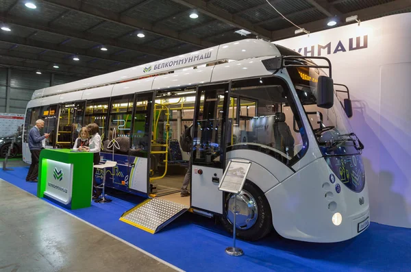 Electrobus på Kiev Plug-in Ukraina 2017 utställning. — Stockfoto