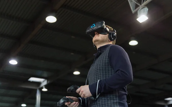 Juego de realidad virtual en Kiev Plug-in Ucrania 2017 Exposición . — Foto de Stock