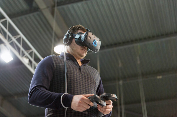 Игра в виртуальную реальность на выставке "Kiev Plug-in Ukraine 2017"
.