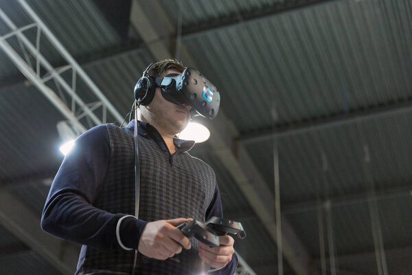 Игра в виртуальную реальность на выставке "Kiev Plug-in Ukraine 2017"
.