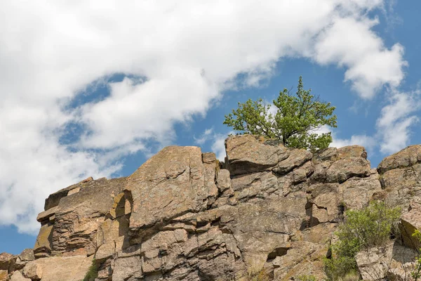 Rocks södra Bug floden i Migeya, Ukraina. — Stockfoto