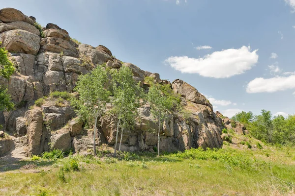 Rocks södra Bug floden i Migeya, Ukraina. — Stockfoto