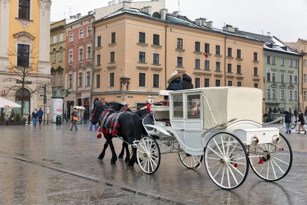At arabası Krakow eski şehir, Polonya. — Stok fotoğraf