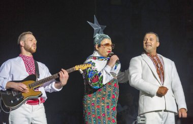 Verka Serduchka grup Atlas hafta sonu Festivali'nde gerçekleştirir. Kiev, Ukrayna.