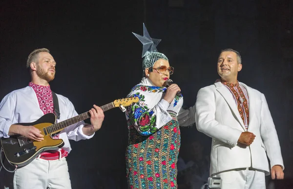 Verka Serduchka grup Atlas hafta sonu Festivali'nde gerçekleştirir. Kiev, Ukrayna.