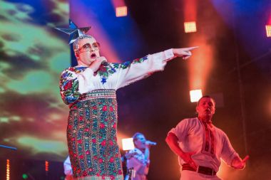 Verka Serduchka grup Atlas hafta sonu Festivali'nde gerçekleştirir. Kiev, Ukrayna.
