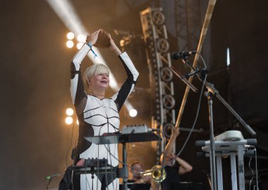 Onuka elektro grup Atlas hafta sonu Festivali'nde gerçekleştirir. Kiev, Ukrayna.