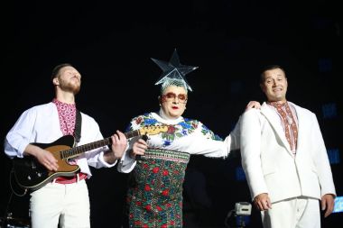 Verka Serduchka grup Atlas hafta sonu Festivali'nde gerçekleştirir. Kiev, Ukrayna.