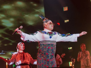 Verka Serduchka grup Atlas hafta sonu Festivali'nde gerçekleştirir. Kiev, Ukrayna.