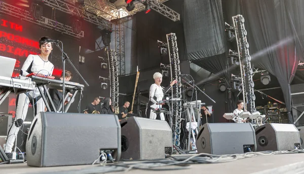 Onuka 电乐队表演在 Atlas 周末的节日。基辅，乌克兰. — 图库照片