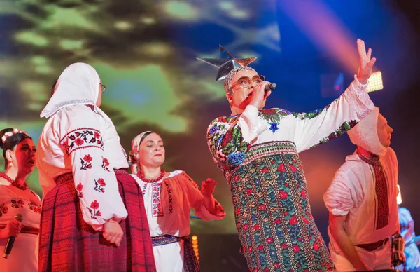 Группа Verka Serduchka выступает на фестивале Atlas Weekend. Остров, Украина . — стоковое фото