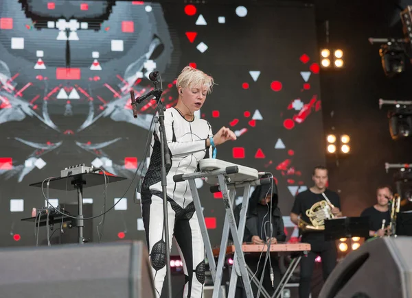 Onuka elektro grup Atlas hafta sonu Festivali'nde gerçekleştirir. Kiev, Ukrayna.