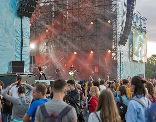 O.torvald rock band tritt am atlas weekend auf. Kiew, Ukraine. — Stockfoto