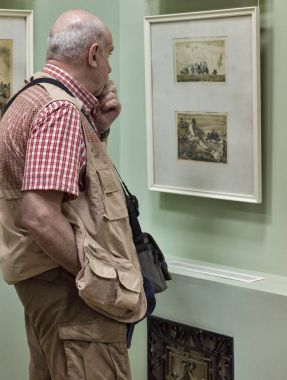 İnsanlar Voznesensk, Ukrayna'da Eugene Kibrik Sanat Müzesi ziyaret.