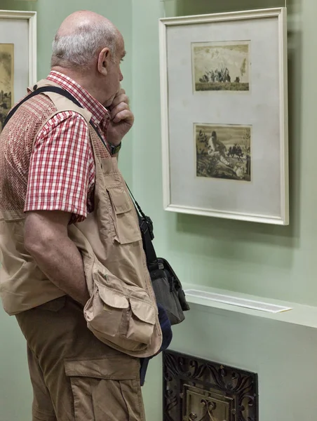 İnsanlar Voznesensk, Ukrayna'da Eugene Kibrik Sanat Müzesi ziyaret.