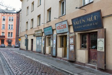 Dükkan ve atölye çalışmaları cephe Kazimierz Yahudi bölgesinde. Krakow, Polonya.