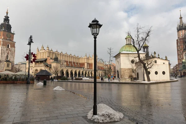 Templom Szent Wojciech, Krakkó óvárosában, Lengyelország. — Stock Fotó