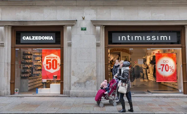 Intimissimi Calzedonia mağaza Krakow Old Town, Polonya.