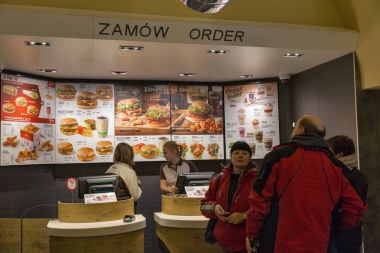 McDonald's Restoran iç Krakow Old Town, Polonya.