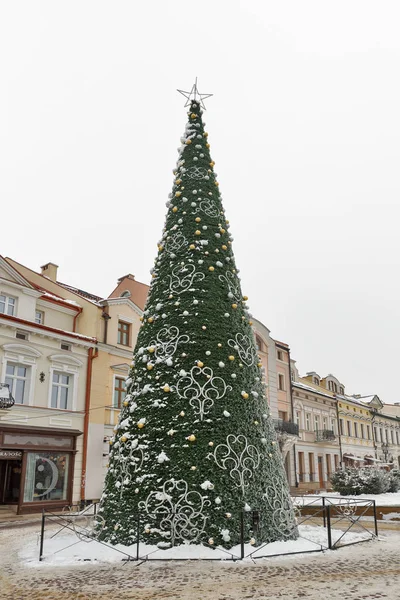 Árbol de Navidad en Rzeszow, Polonia . — Foto de Stock