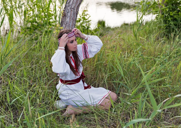 Beautiful young girl in Ukrainian embroidery dress. — Stock Photo, Image