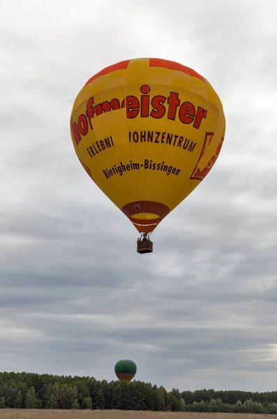 Gorące powietrze balony startu. Makarów, Ukraina. — Zdjęcie stockowe