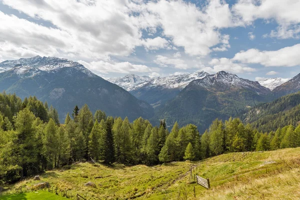 Montañas paisaje Grossglockner High Alpine Road en Austria . — Foto de Stock