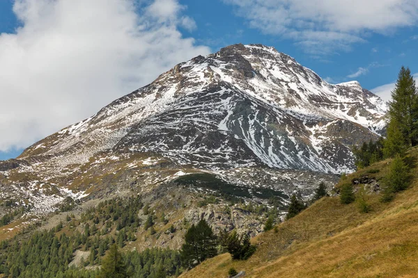 Alpine bergen landschap in Oostenrijk. — Stockfoto