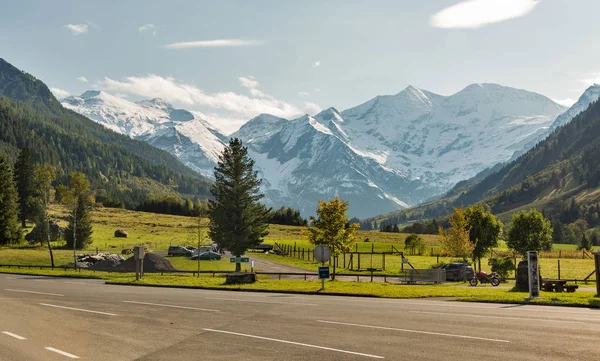 Grossglockner estrada alpina alta em Alpes austríacos . — Fotografia de Stock