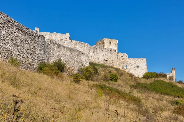 Paredes del Castillo de Spis en Eslovaquia . —  Fotos de Stock