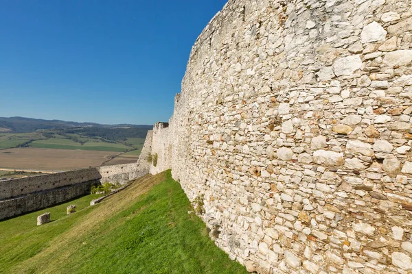 Paredes del Castillo de Spis en Eslovaquia . —  Fotos de Stock