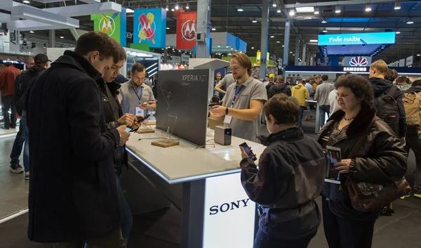 Sony Xperia стенді протягом ЦСЄ 2017 року в Києві — стокове фото