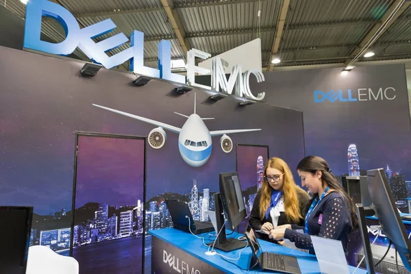 Dell Emc stánku během Cee 2017 v Kyjev, Ukrajina — Stock fotografie