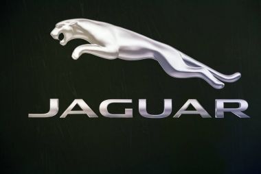 Jaguar araba logosu closeup Kiev, Ukrayna.