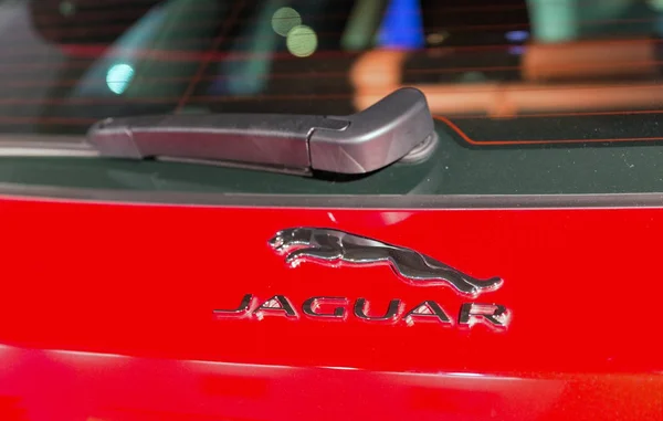 Exposición con coches Jaguar en Kiev, Ucrania . — Foto de Stock