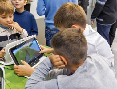 Kiev, Ukrayna Cee 2017 sırasında Microsoft booth çocuklara ziyaret