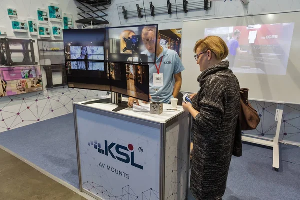 KSL AV Mounts stand al CEE 2017 a Kiev, Ucraina — Foto Stock
