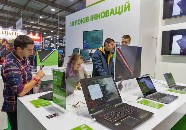 Стенд Acer на CEE 2017 в Киеве — стоковое фото