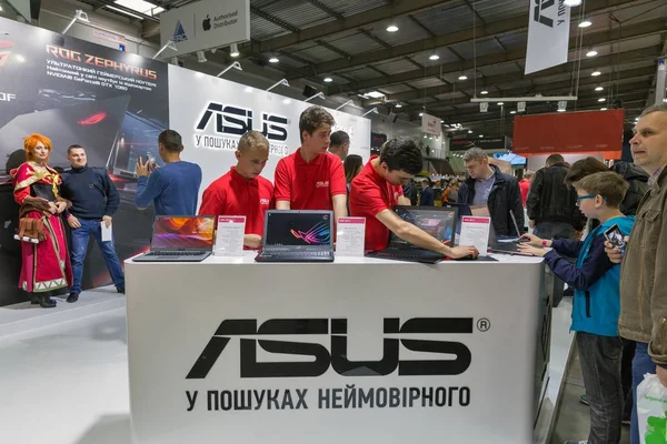 Asus monter på Cee 2017 i Kiev, Ukraina — Stockfoto