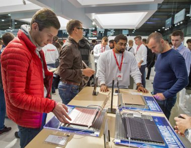 Huawei booth sırasında Cee 2017 Kiev, Ukrayna