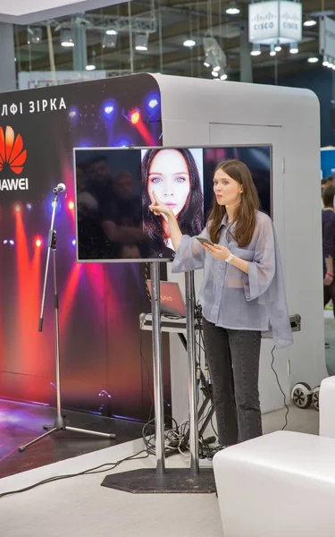 Huawei booth during CEE 2017 in Kiev, Ukraine — Stock Photo, Image