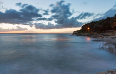 Istria, Hırvatistan fırtınalı dramatik mistik deniz manzarası.