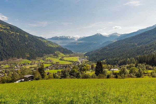 Alpské Venkovská krajina v západní provincii Korutany, Rakousko. — Stock fotografie