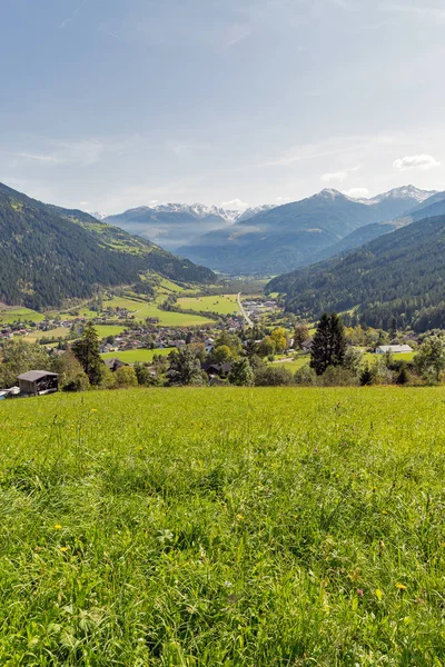 Paesaggio rurale alpino nella Carinzia occidentale, Austria . — Foto Stock