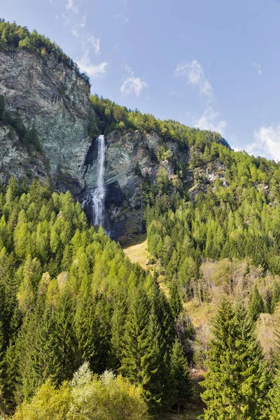 Cachoeira Jungfernsprung perto de Heiligenblut em Caríntia, Áustria . — Fotografia de Stock