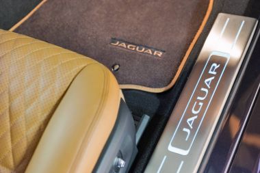 Jaguar Xj otomobil iç Kiev, Ukrayna.
