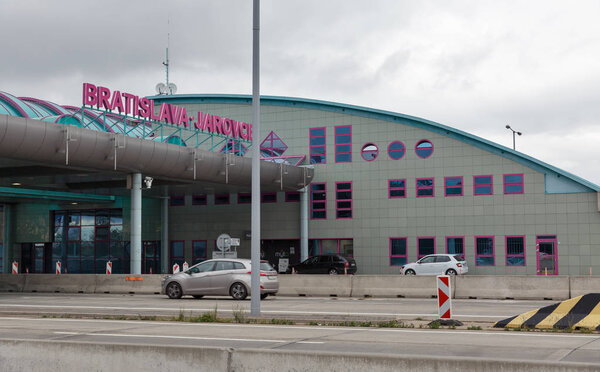 Бывший пограничный переход Яровце между Словакией и Австрией
.