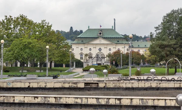 Summer Archbishop Palace in Bratislava, Slovakia. — Stock Photo, Image